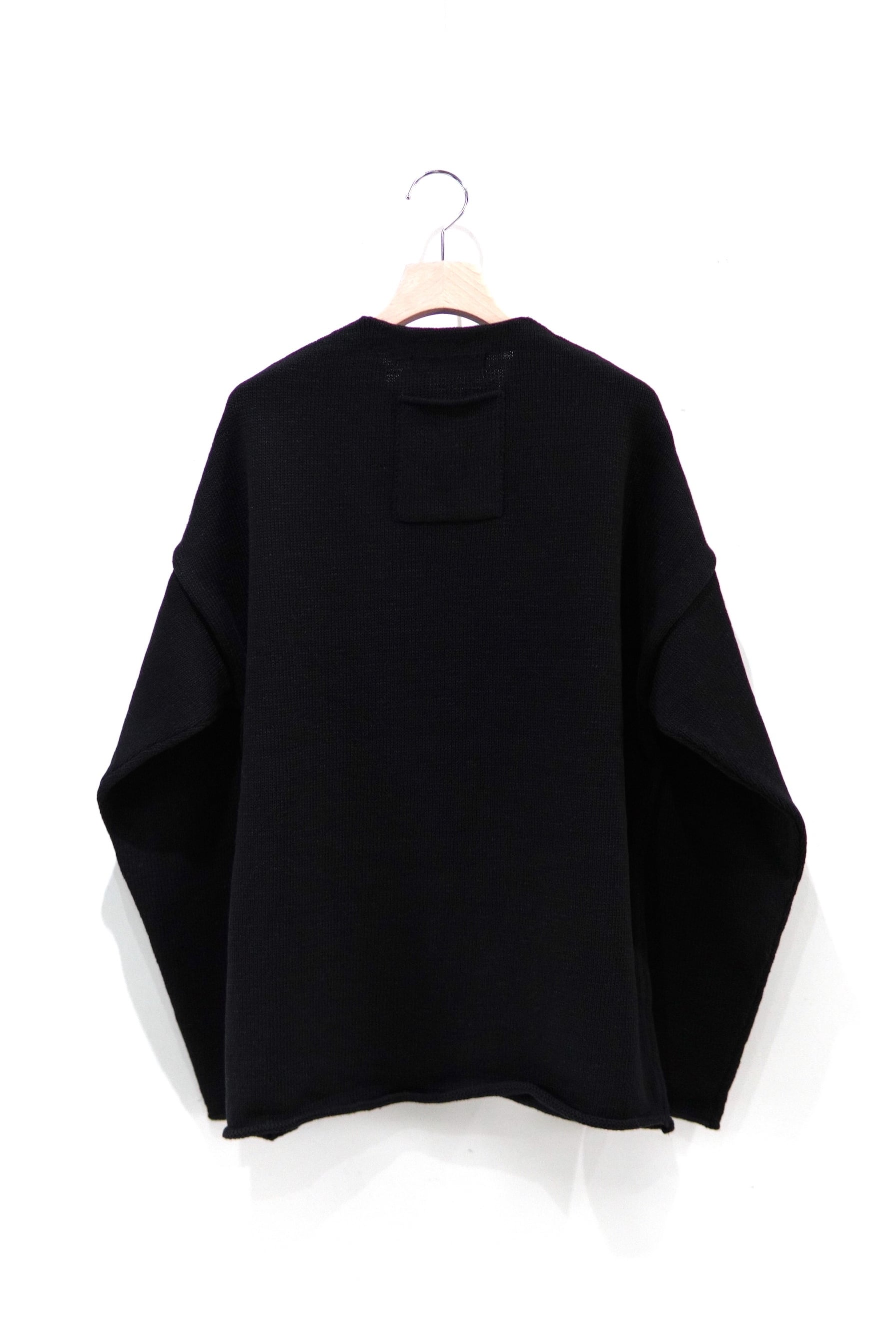 OUAT Poppy 黒ニット OUAT ⁄ V-NECK SWEATER | POETRY