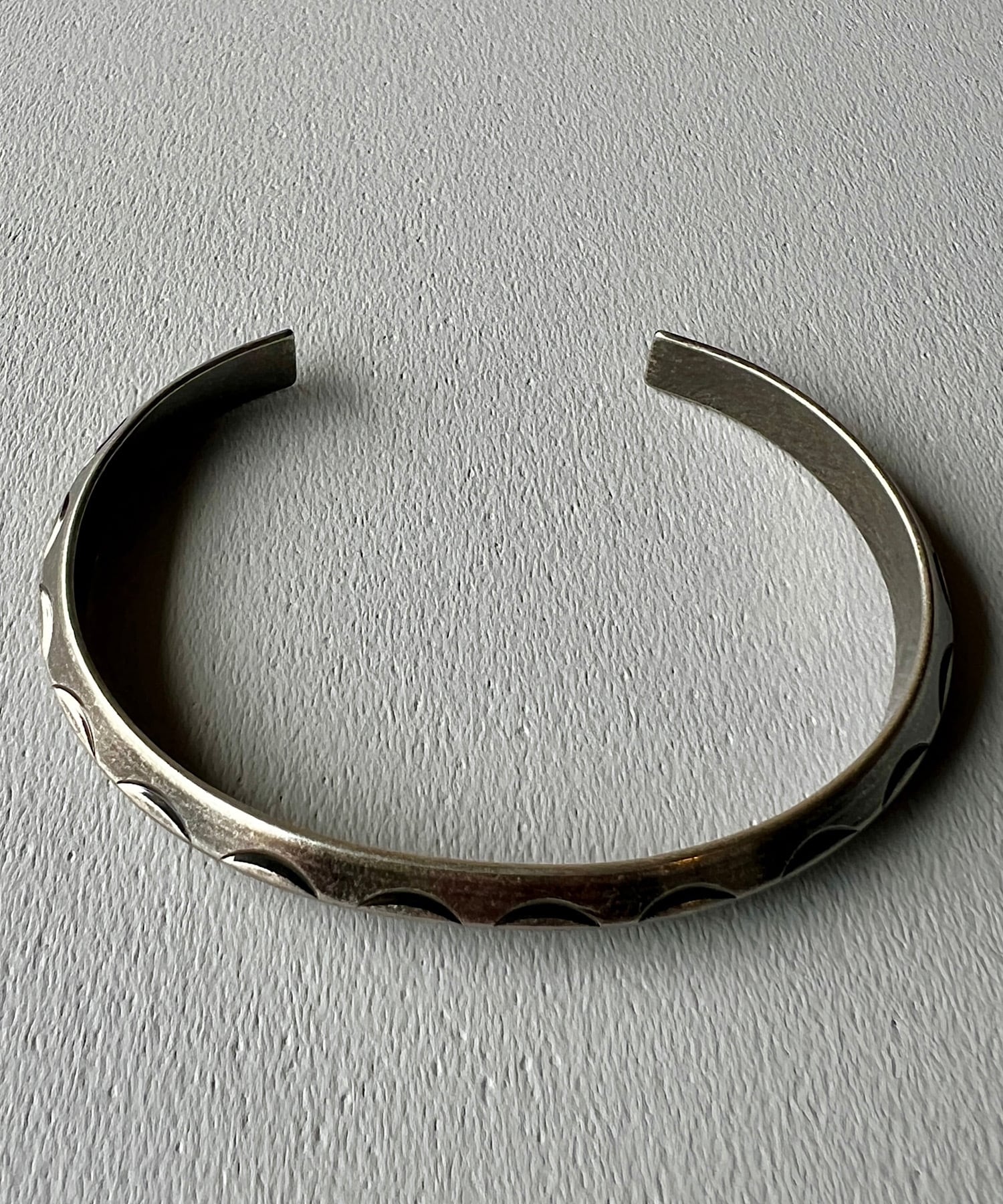 OVER THE DAY TOKYO | NATIVE STYLE ENGRAVED BANGLE (SLV) OTDT-102A