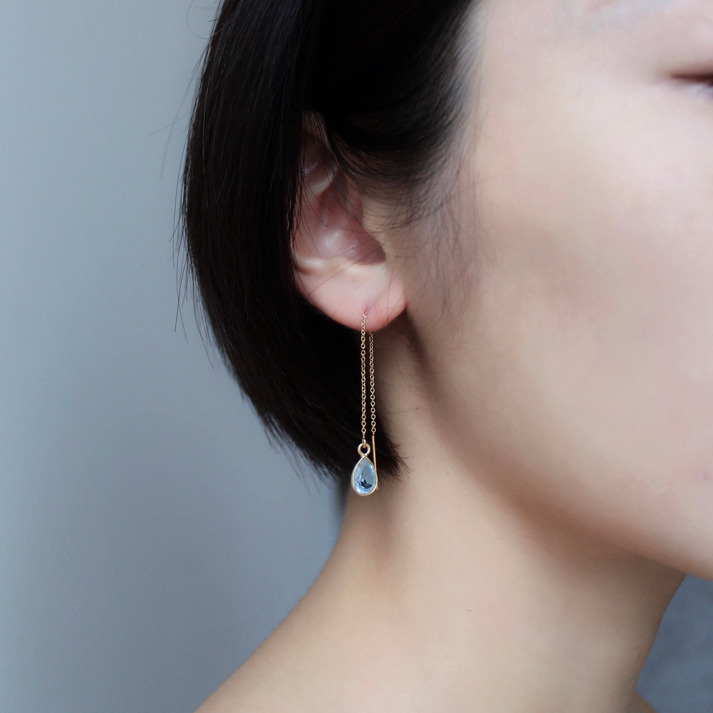 K18 アメリカンピアス チェーンピアス ブルートパーズ trickle (long)] ブルートパーズ アメリカンチェーンピアス (ゴールド