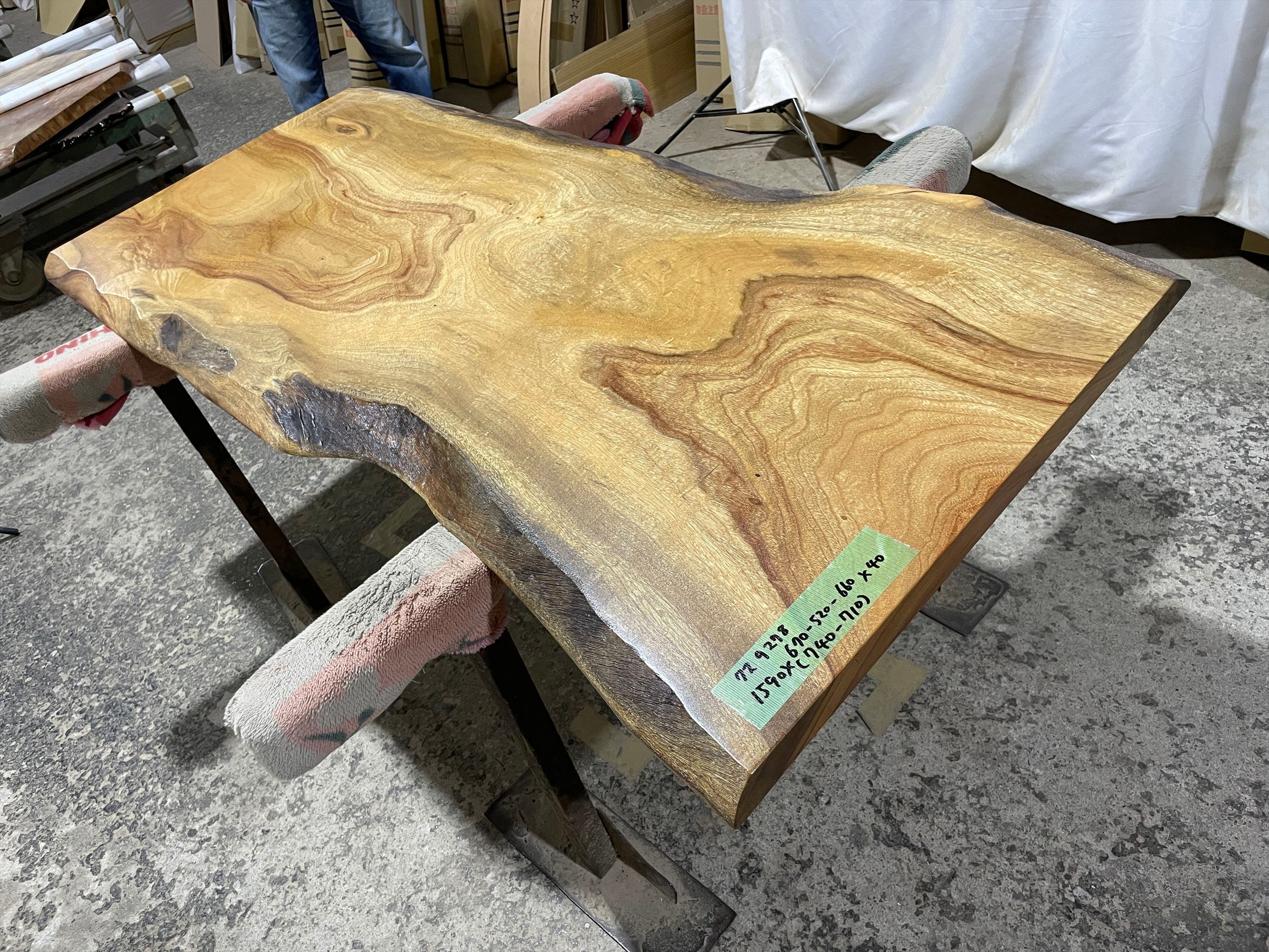 デスク | 銘木無垢材一枚板の来宝綜合銘木工業株式会社