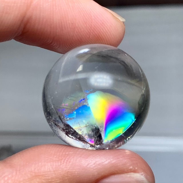 3.レインボー☆アイリスクォーツ スフィア