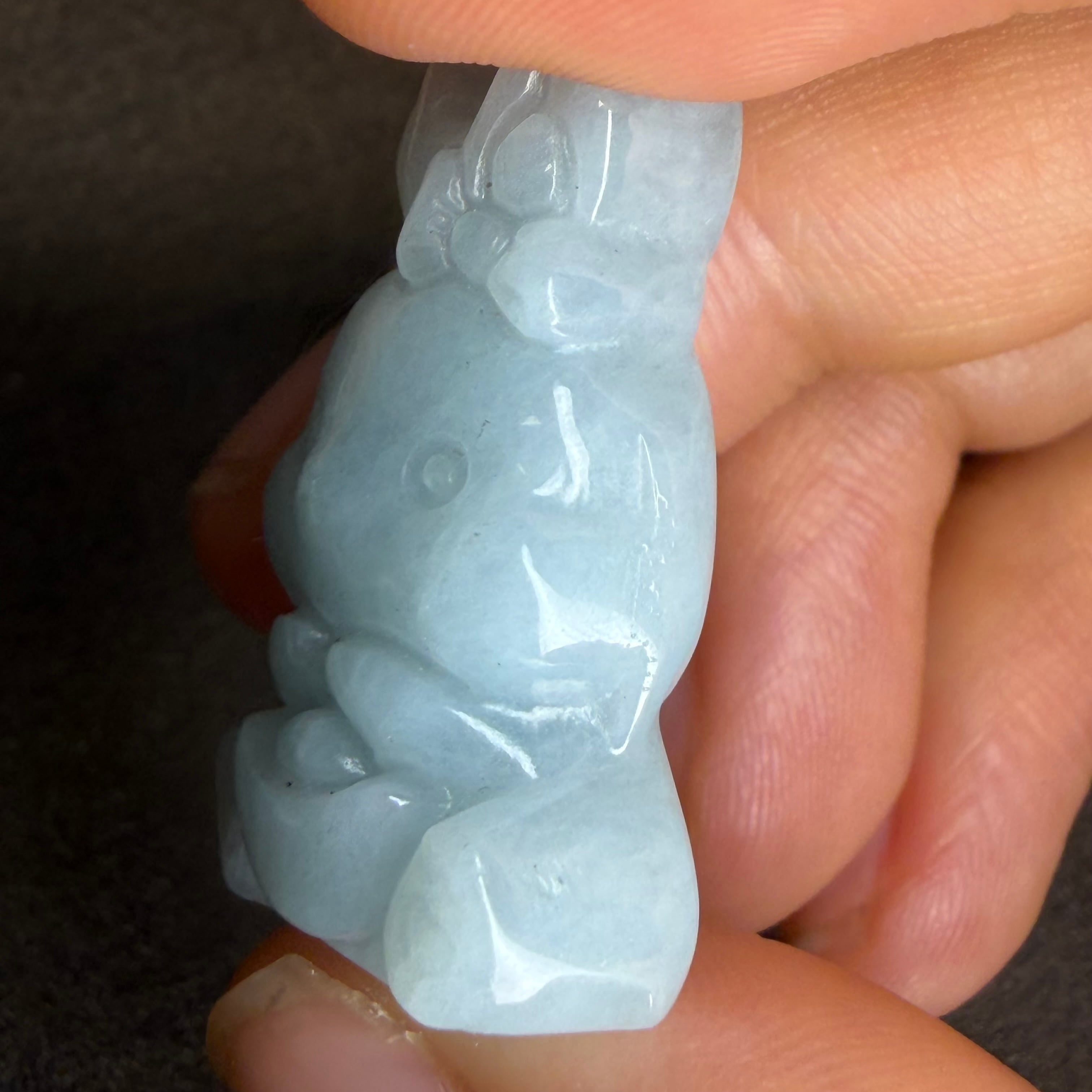 天然翡翠 兎 彫刻 ペンダントトップ 無含浸 無着色 A貨 | FARBE