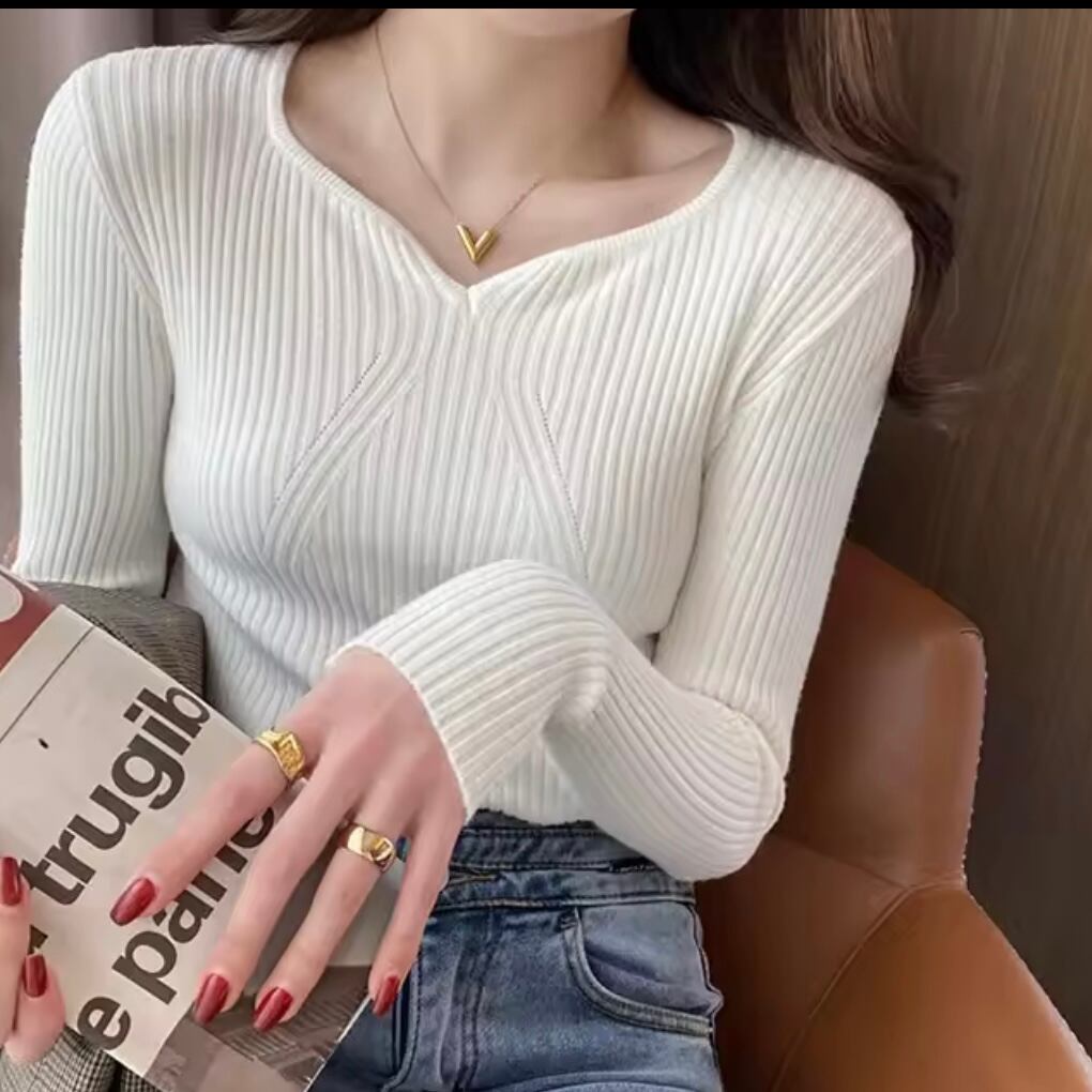 スリムフィットVネックニット