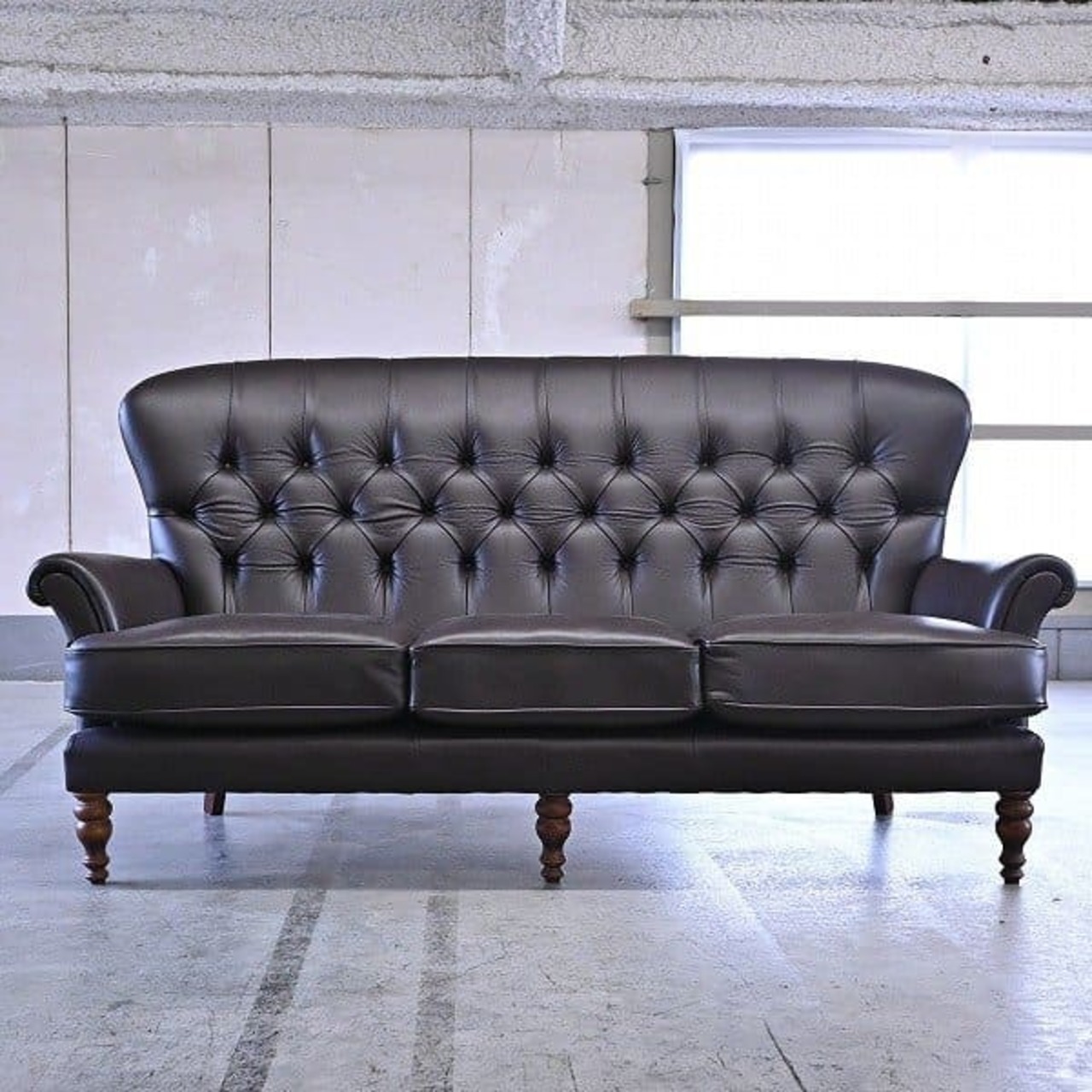 DC大塚家具取り扱い art forma社 95万「ヘイスティング?」3人掛けソファ 本革 レザー チェスターフィールド アンティーク アートフォーマ【中古家具/中古インテリア/USED家具ユーズド家具/リサイクル】