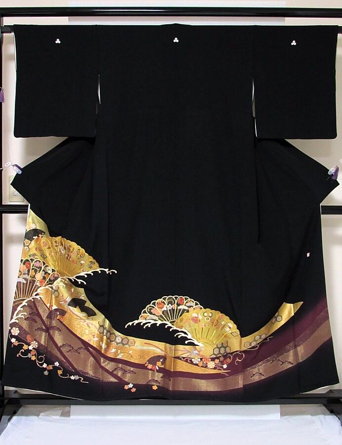 黒留袖 一越 未使用 比翼 落款 刺繍 孔雀唐草花文様 155cm前後 黒留袖 一越 未使用 比翼 落款 刺繍 孔雀唐草花文様 155cm前後