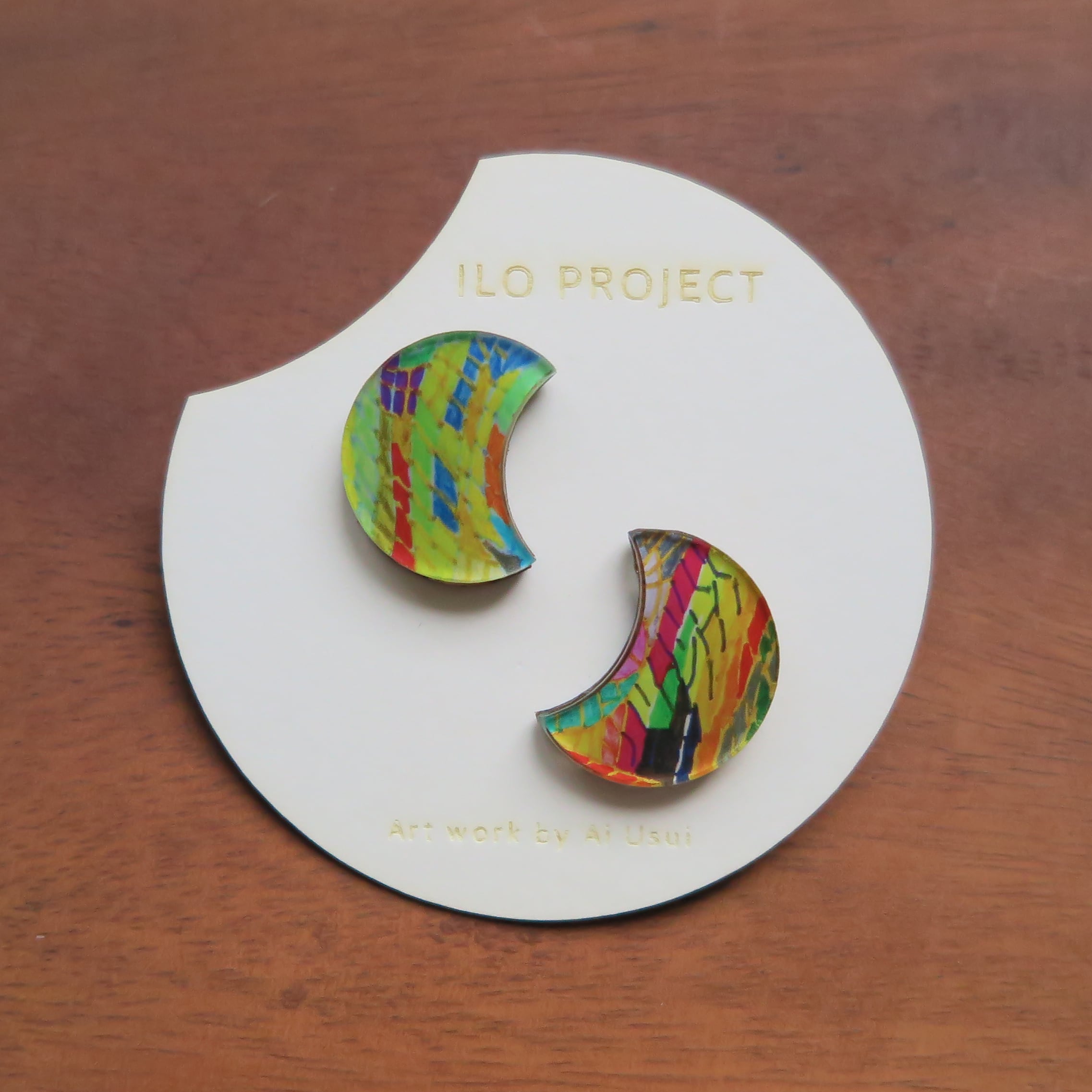 Ai Usui アクリル×ウッド ピアス 月-A | ILO PROJECT