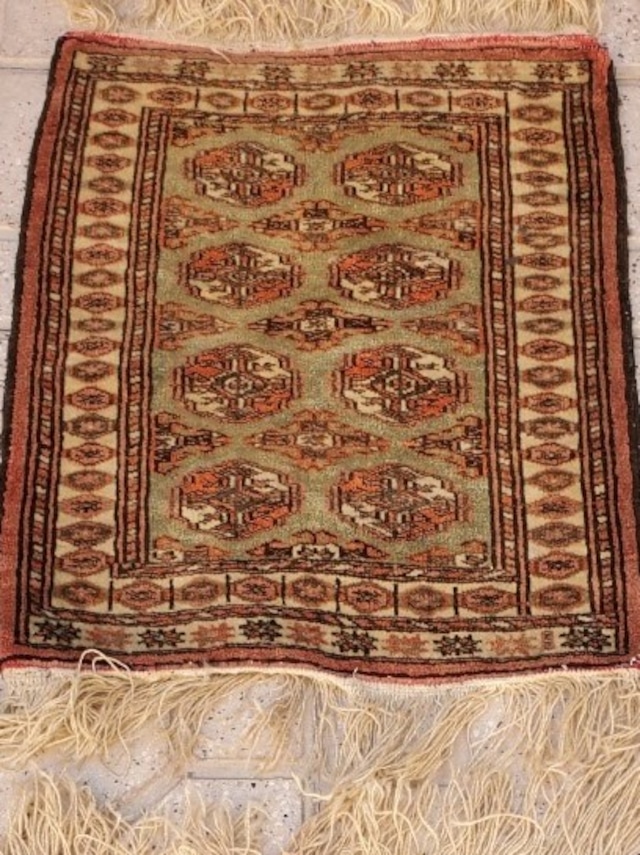 絨毯クエスト44【No.47】 ※現在、こちらの商品はイランに置いてあります。ご希望の方は先ずは在庫のご確認をお願いします。