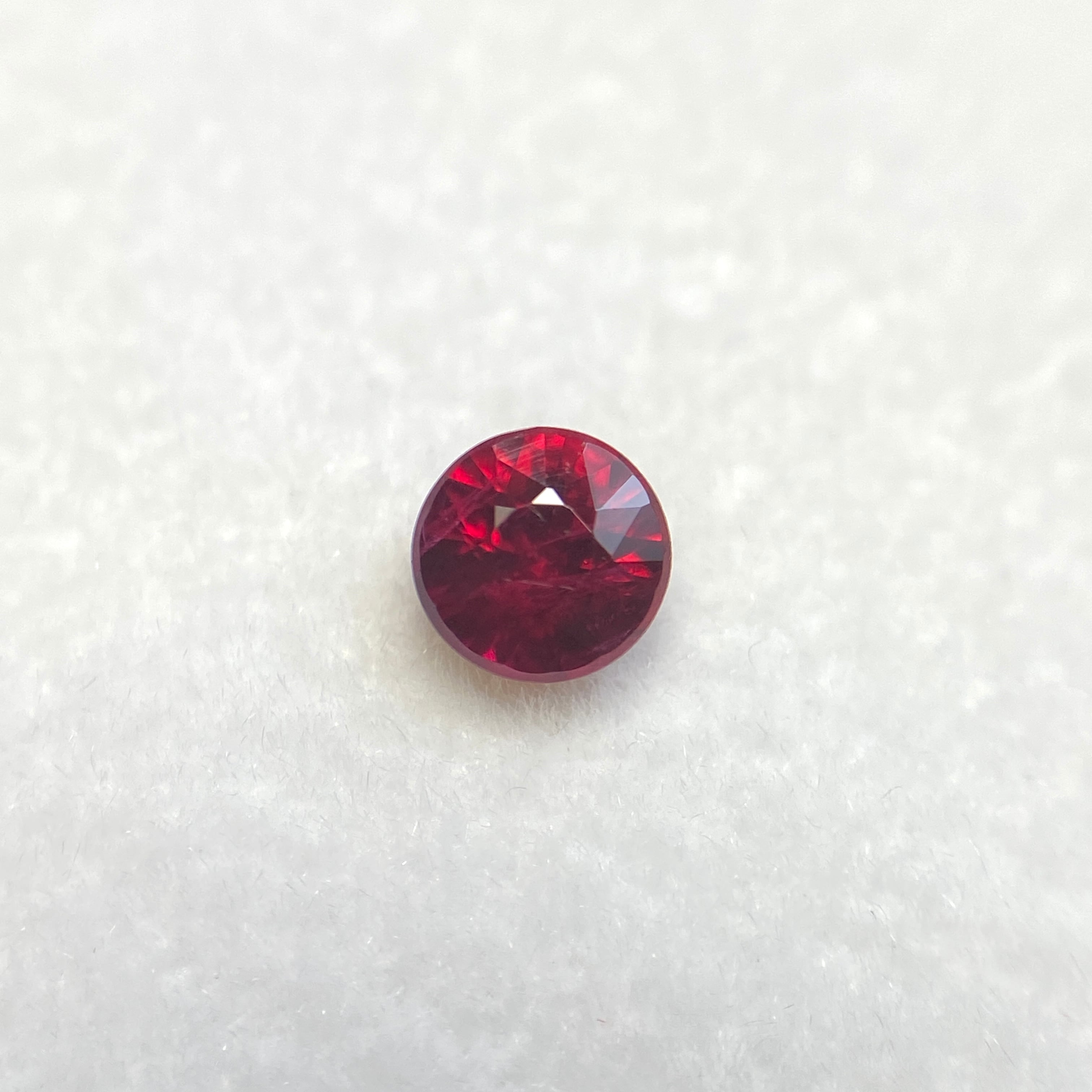 動画有】ジェダイスピネル 0.26ct ミャンマー産 AIGS鑑別書付き 蛍光有