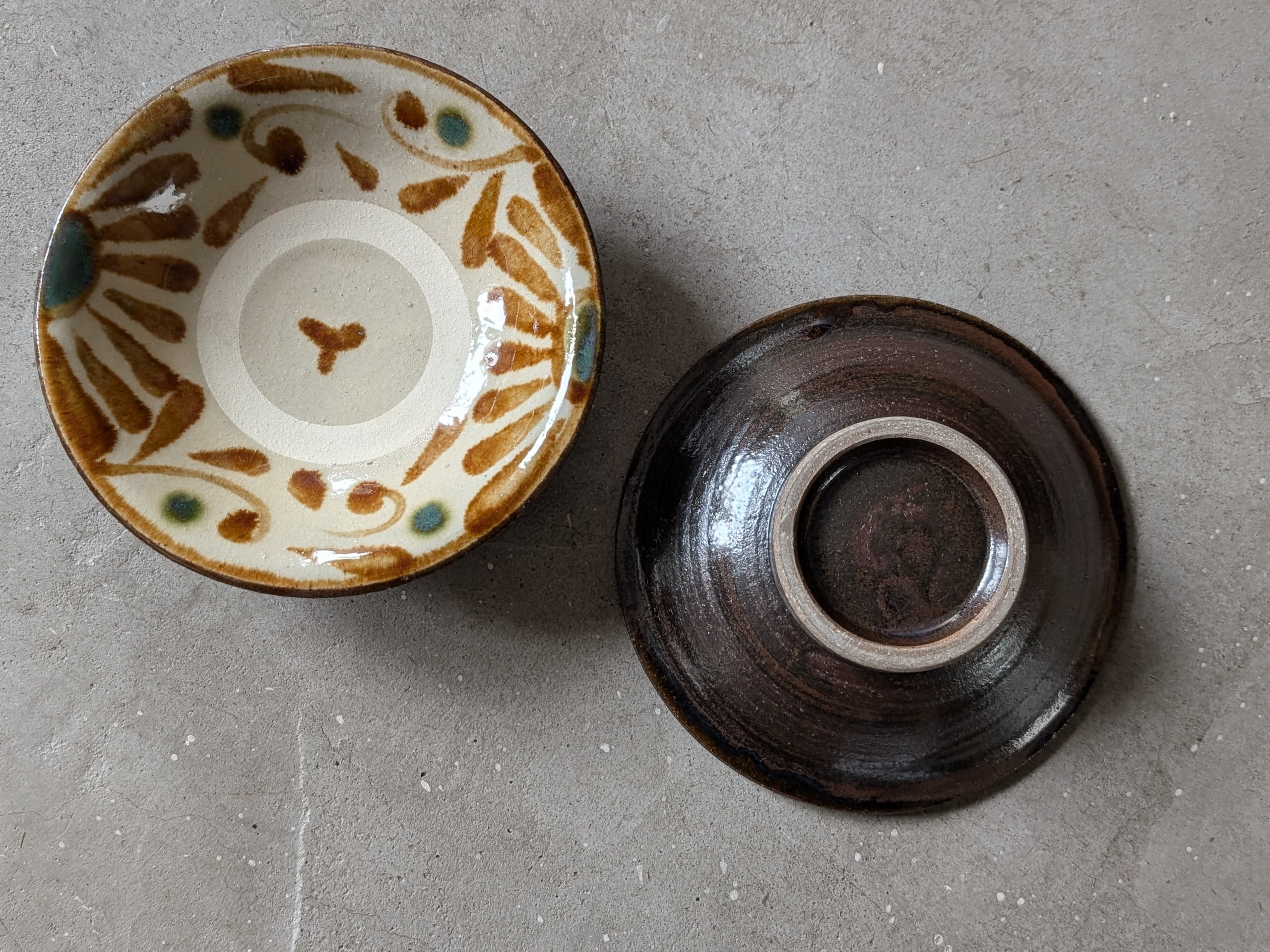 やちむん 5寸皿（唐草・3色） | 勝窯 | inoya | Basic Life Store