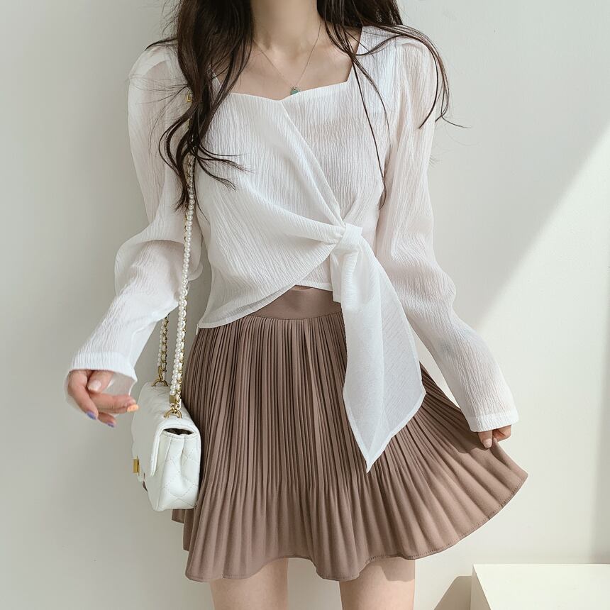 トップス レディース Tシャツ カットソー 長袖 かわいい 大人可愛い きれいめ 上品 清楚 フェミニン おしゃれ お洒落 綺麗 お嬢様 こなれ感 ラブリー キュート ガーリー ロマンチック ナチュラル 抜け感 送料無料 存在感 無地 OL 通勤 学生 通学 デート お出かけ 女子会 休日 S M ホワイト ブラック カーキ 春 夏 無地 10代 20代 30代 韓国 韓国系 着回し 普段使い 重ね着 ギフト プレゼント ファッション コーデ プチプラ モテ トレンド 流行 インスタ映え