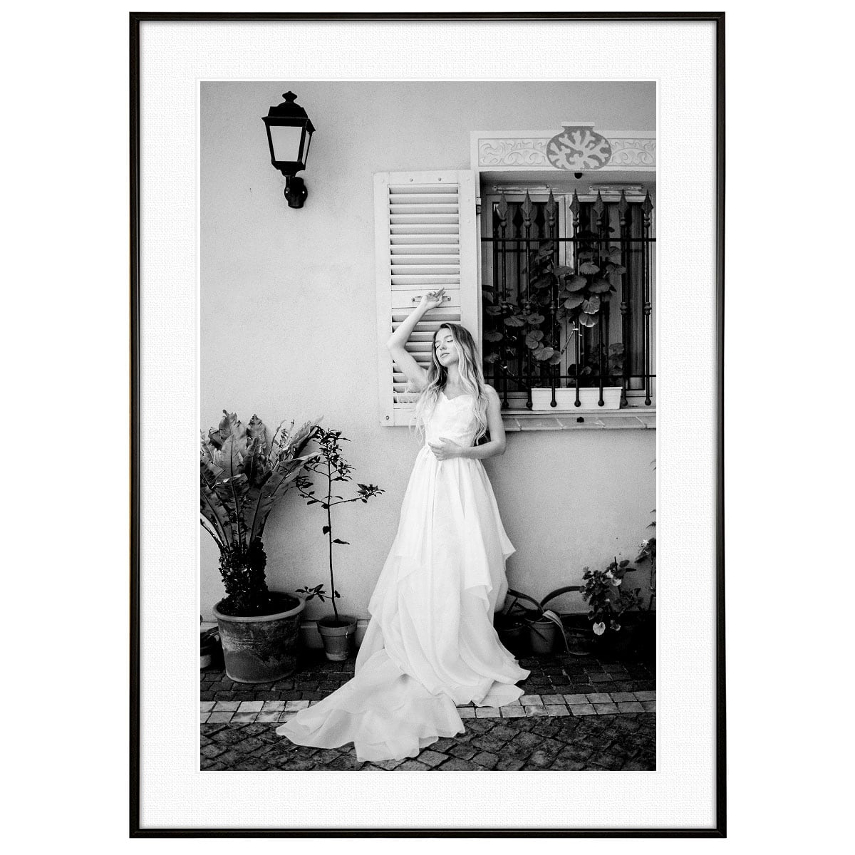 人物写真 白いドレスを着た女性 インテリアモノクロアートポスター額装 AS2220