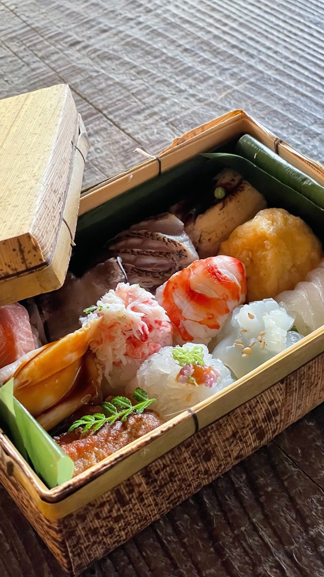 十二種の手毬鮨(店頭お渡しのみ)ご予約はInstagramにて