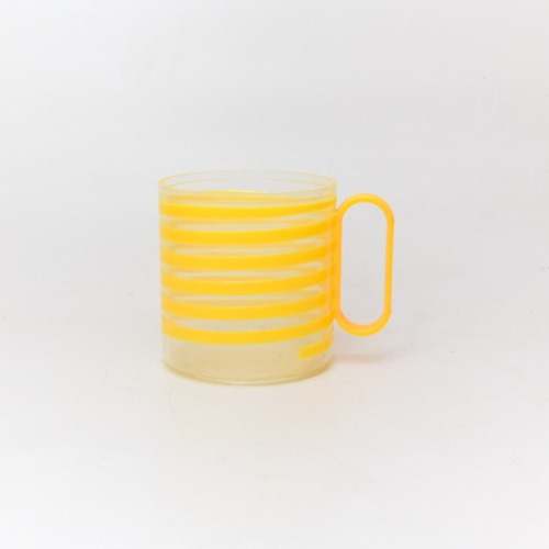 プラスチックのコップ