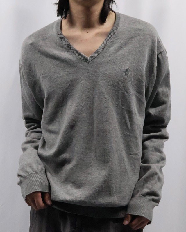 basic v-neck knit