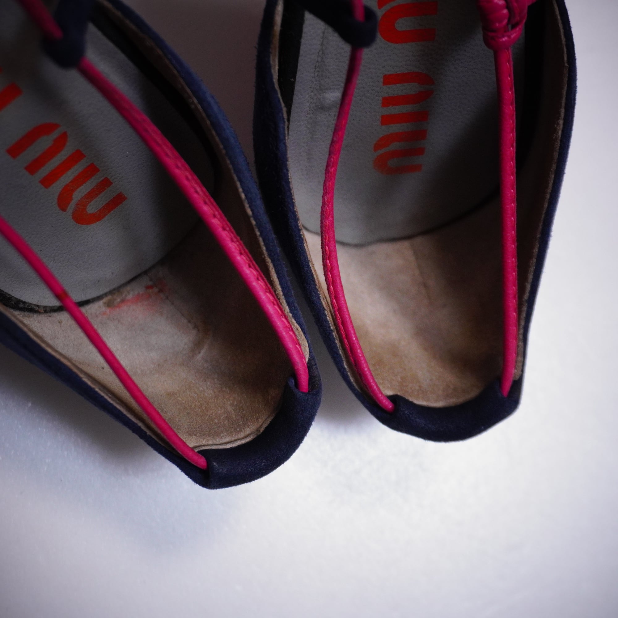 miu miu】ミュウミュウ スエードレザー×コードリボン・タッセル