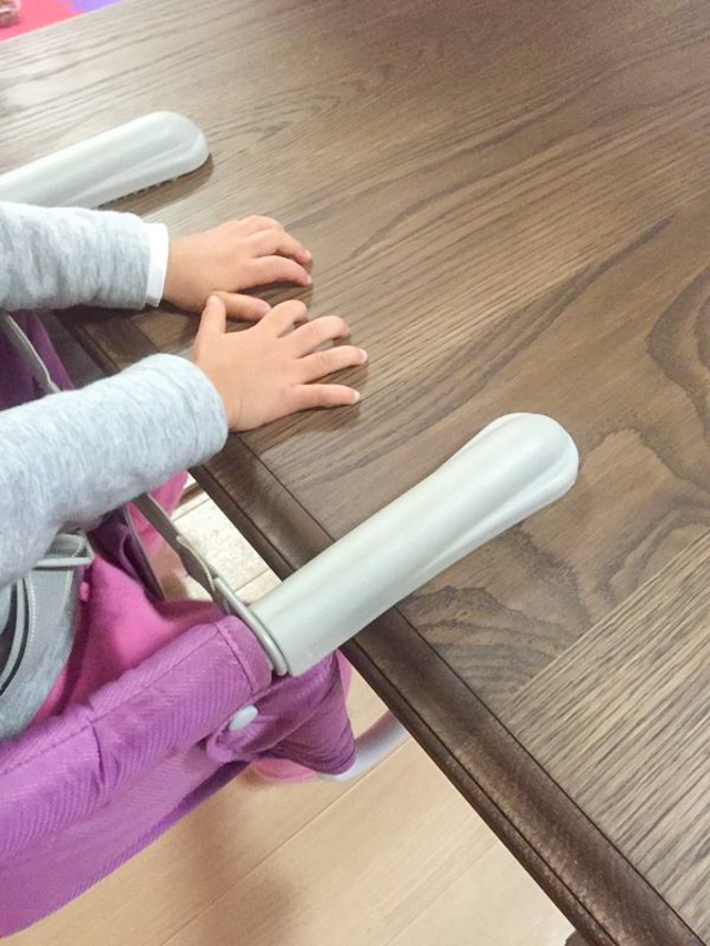 オーク材ターンドレッグダイニングテーブル “ストライプ”(アンティーク調ろくろ足テーブル) W1400〜2400 4〜8人掛け ベビーチェア対応ダイニングテーブル