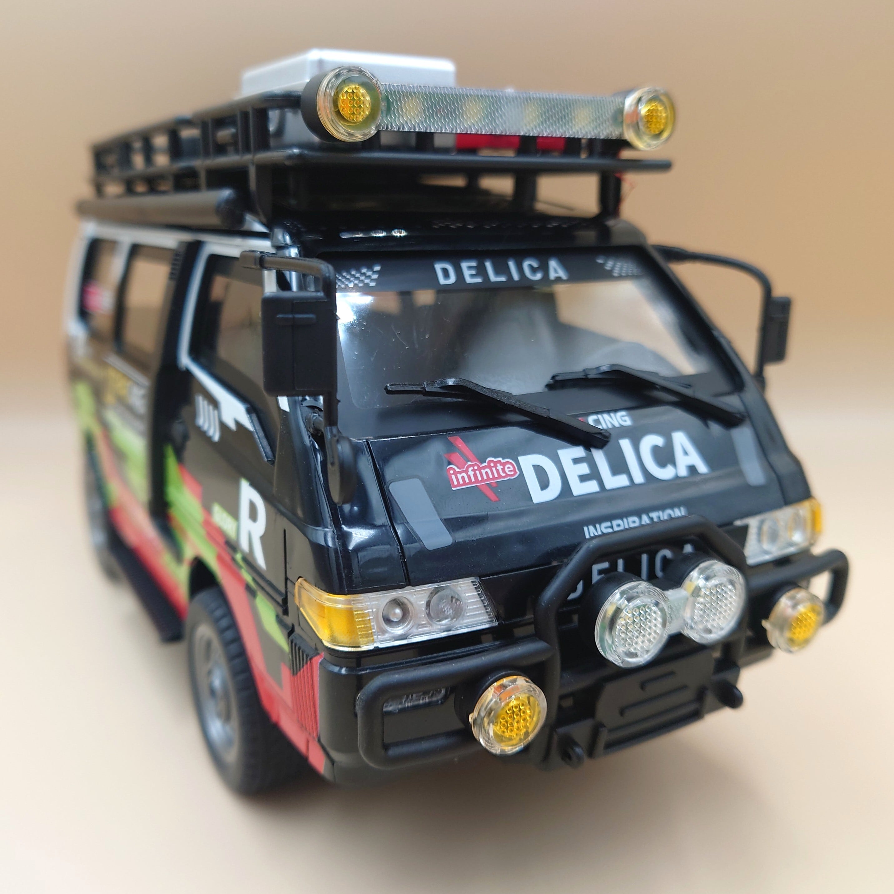 1/18 ルノー スポーツ スパイダー 1996 イエロー Renault Sport Spider