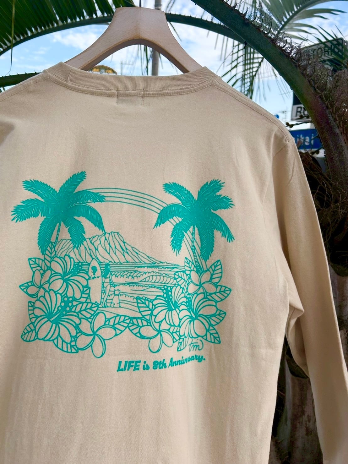 LIFE is × TAMOコラボ ワンカラーロンT ￥7,000(￥7,700)