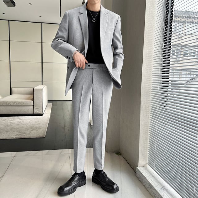【予約販売】メンズ セットアップ スーツ 無地 ワンボタン 変形デザイン 長袖 カジュアル スリム スタイリッシュ シンプル 韓国 男前 グレー/ブラック ジャケット パンツ セット セットアップ ビジネス 通勤 フォーマル パーティ 二次会 同窓会 結婚式 韓国 こなれ感 トレンド 春 夏 大きいサイズ M/L/XL/2XL