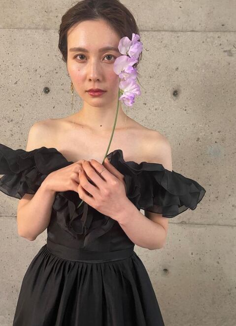 カラードレス 黒 ブラック フリルたっぷりオフショル トレーン （憧れ  