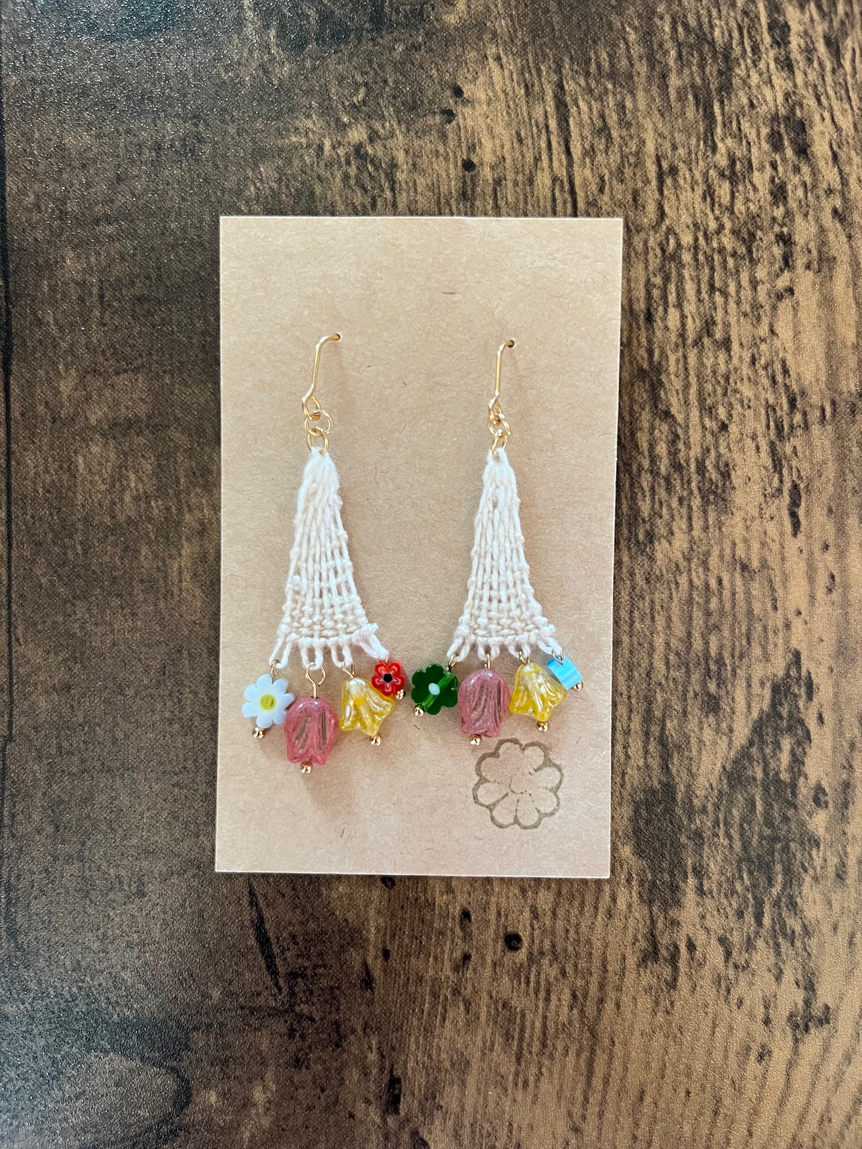 花束ピアス ニャンドゥティ