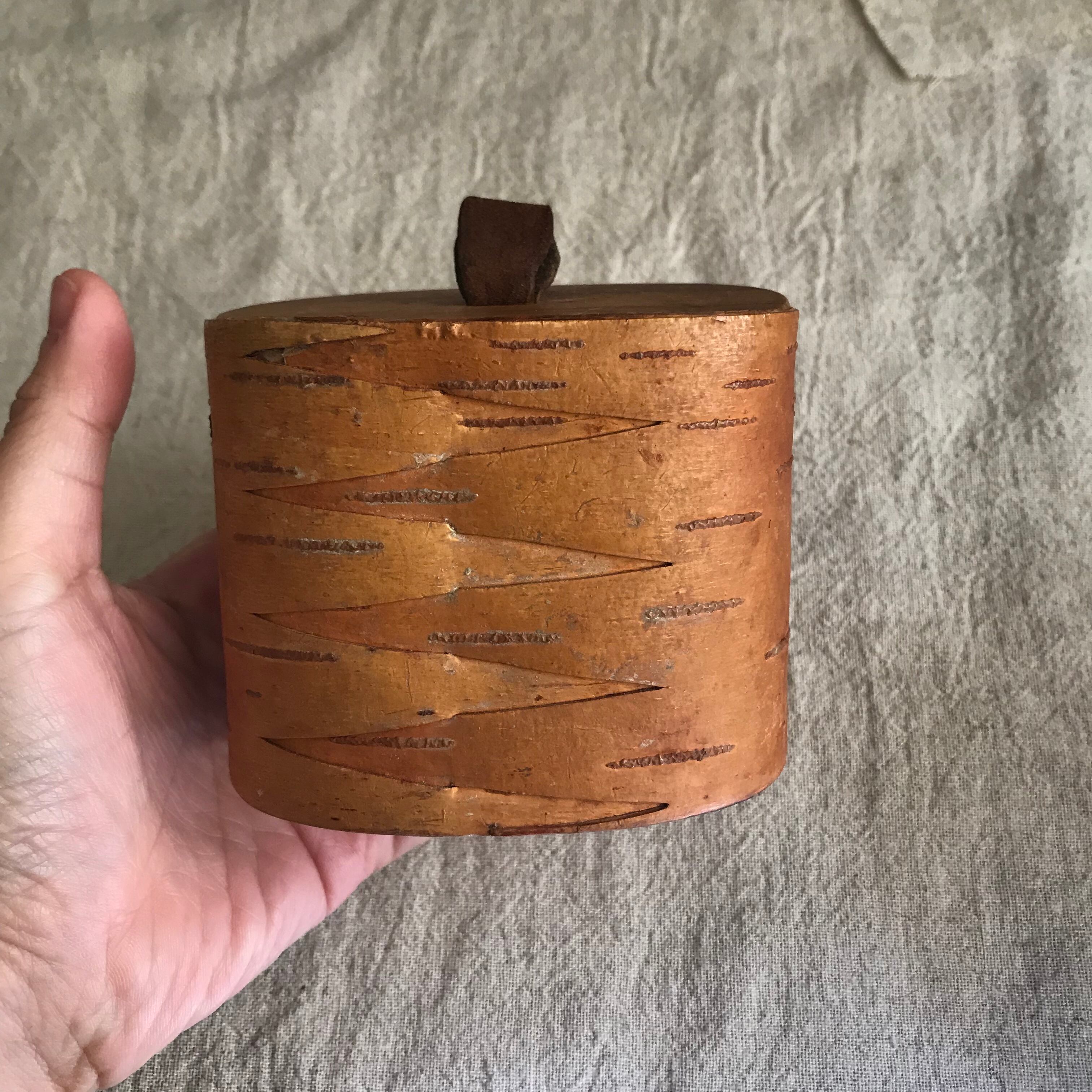 スウェーデンの白樺樹皮のいれもの