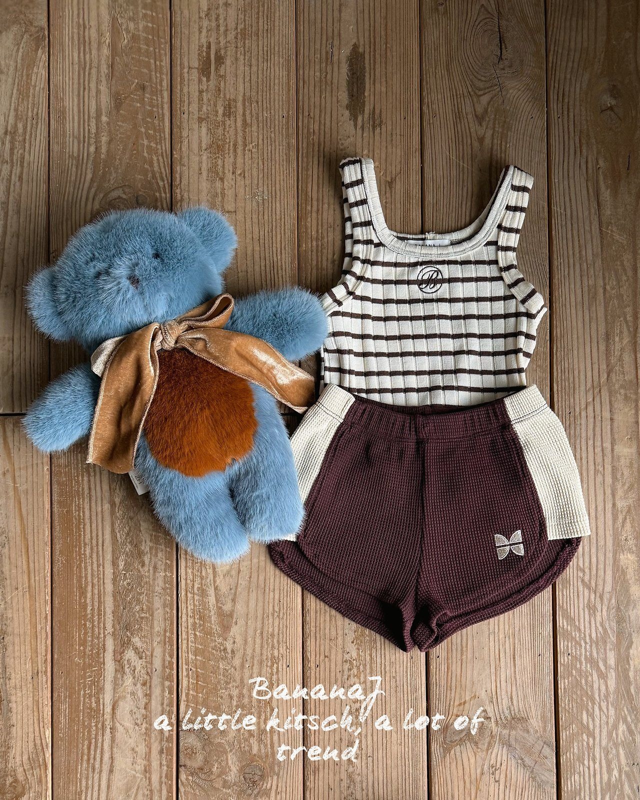 [BananaJ] Loewe Sleeveless / [바나나제이] 로에나시
