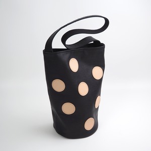 Bucket-shaped tote bag (polka dot patchwork/black) cowhide 2WAY shoulder