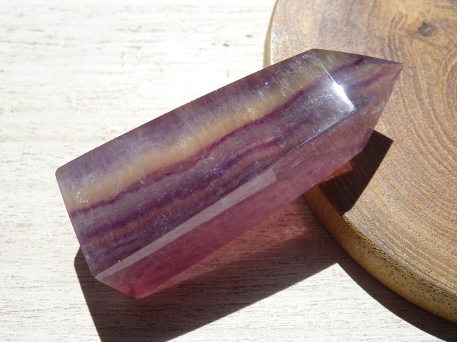 パープルフローライト、オベリスク（a）