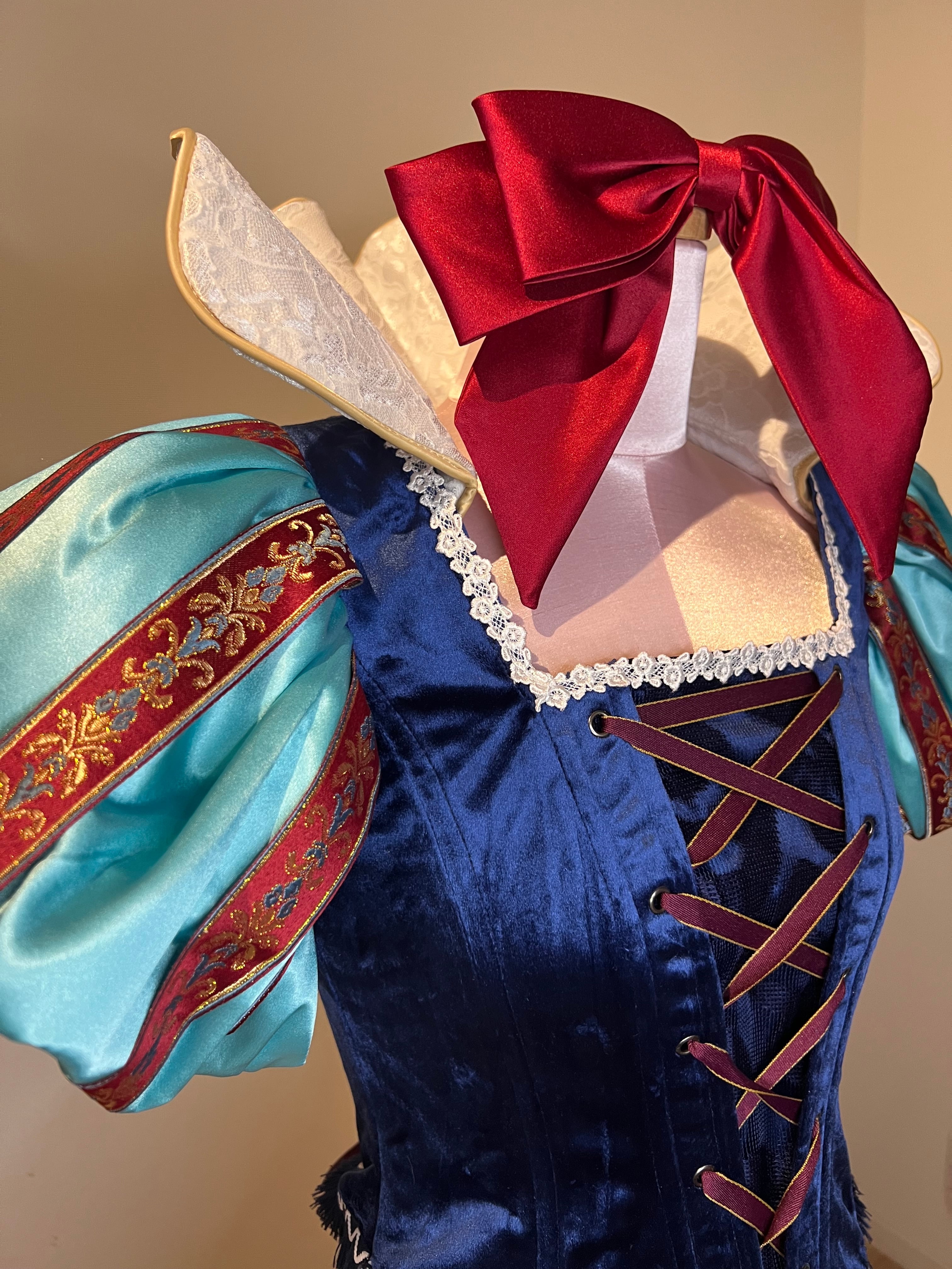 即購入⭕️Dハロ　白雪姫 コスチューム Mサイズ　一式セット 即購入⭕️Dハロ 白雪姫 コスチューム Mサイズ 一式セット 即購入⭕️D