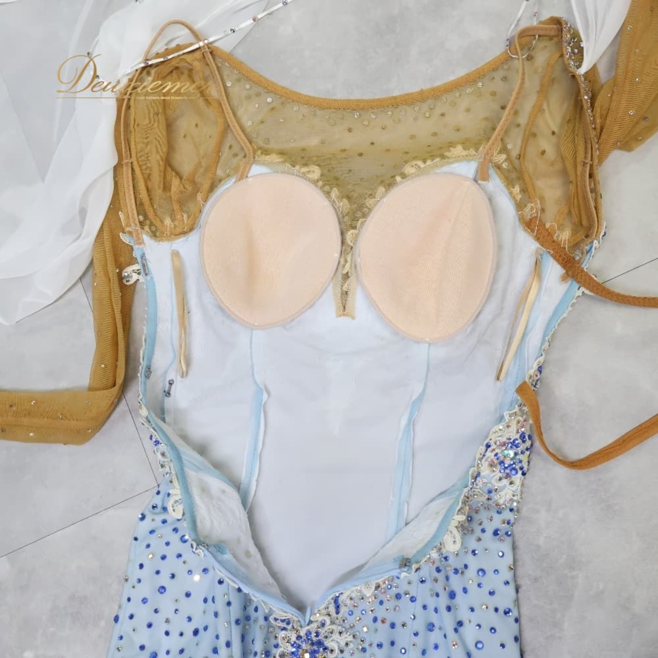 社交ダンス 衣装 HIROKO YAMAGUCHI ヒロコヤマグチ ドレス ワンピース スタンダード ホワイト系 ブルー系 水色 白 デモ 競技 ダンス パーティ 発表会 落ち感 明るい レース 上品 エレガント 大人 発表会衣装