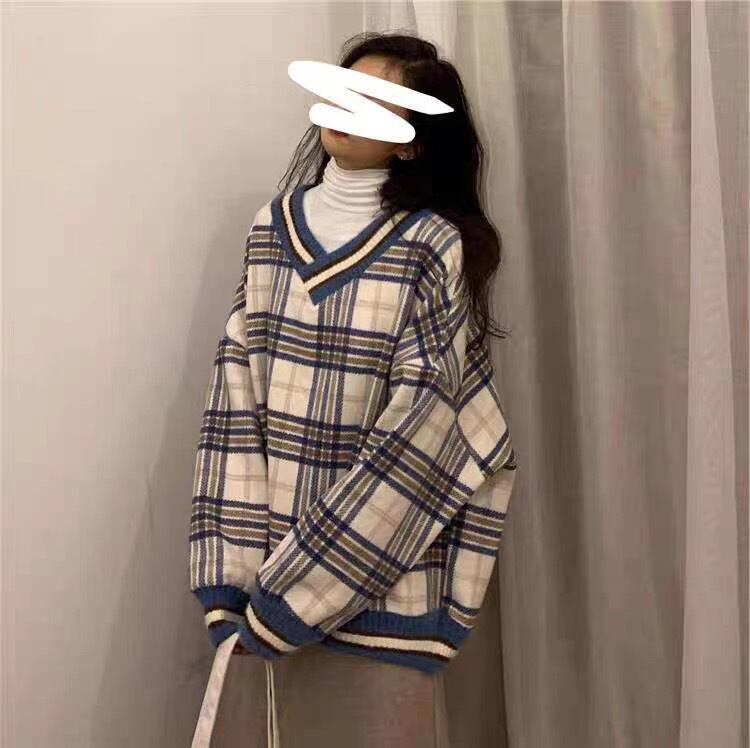 Vネックチェックニット