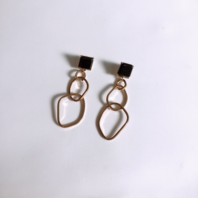 3連リングピアス