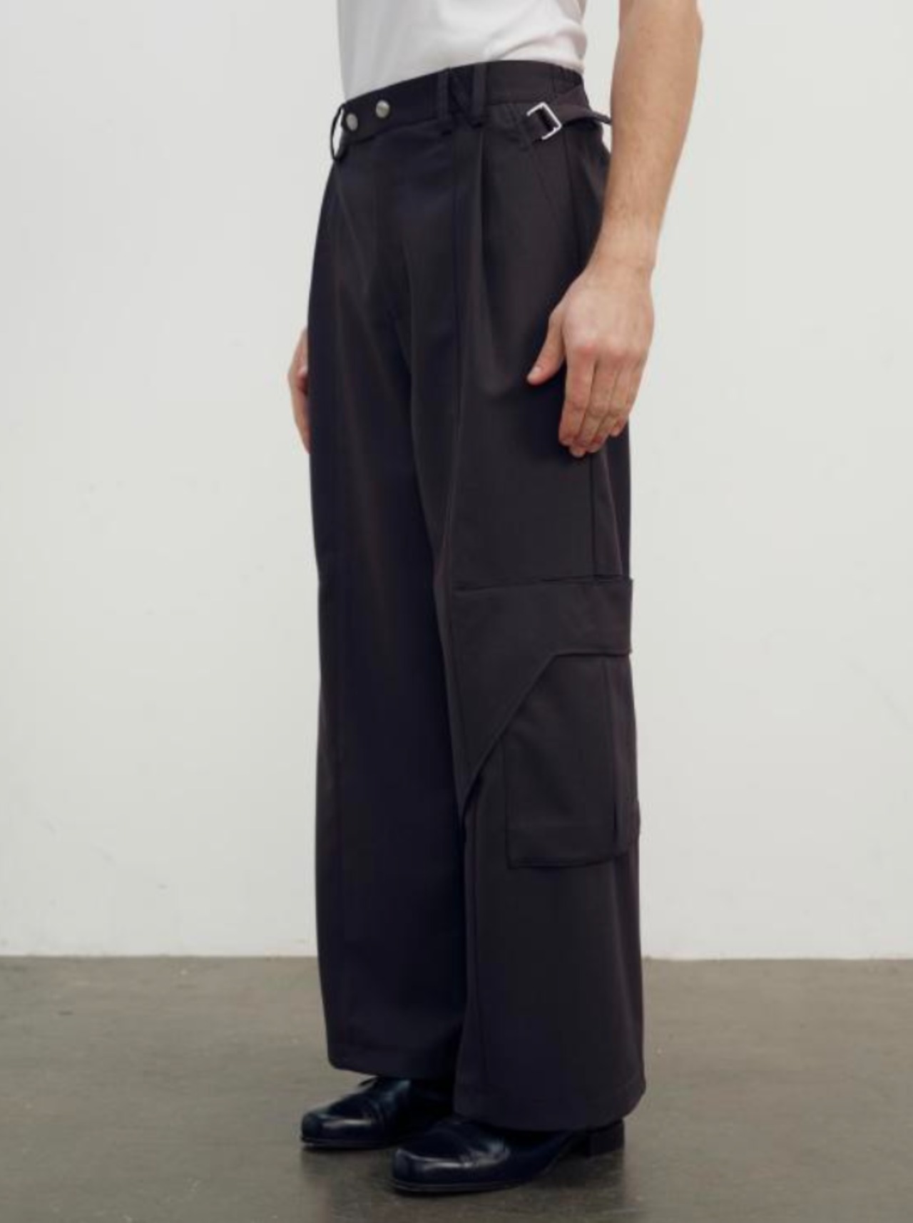 【26AW | MEN】 NULLUS ヌルス / カーゴパンツ / DRAPED SLIDE CARGO / NUAW26TRO002 - 2