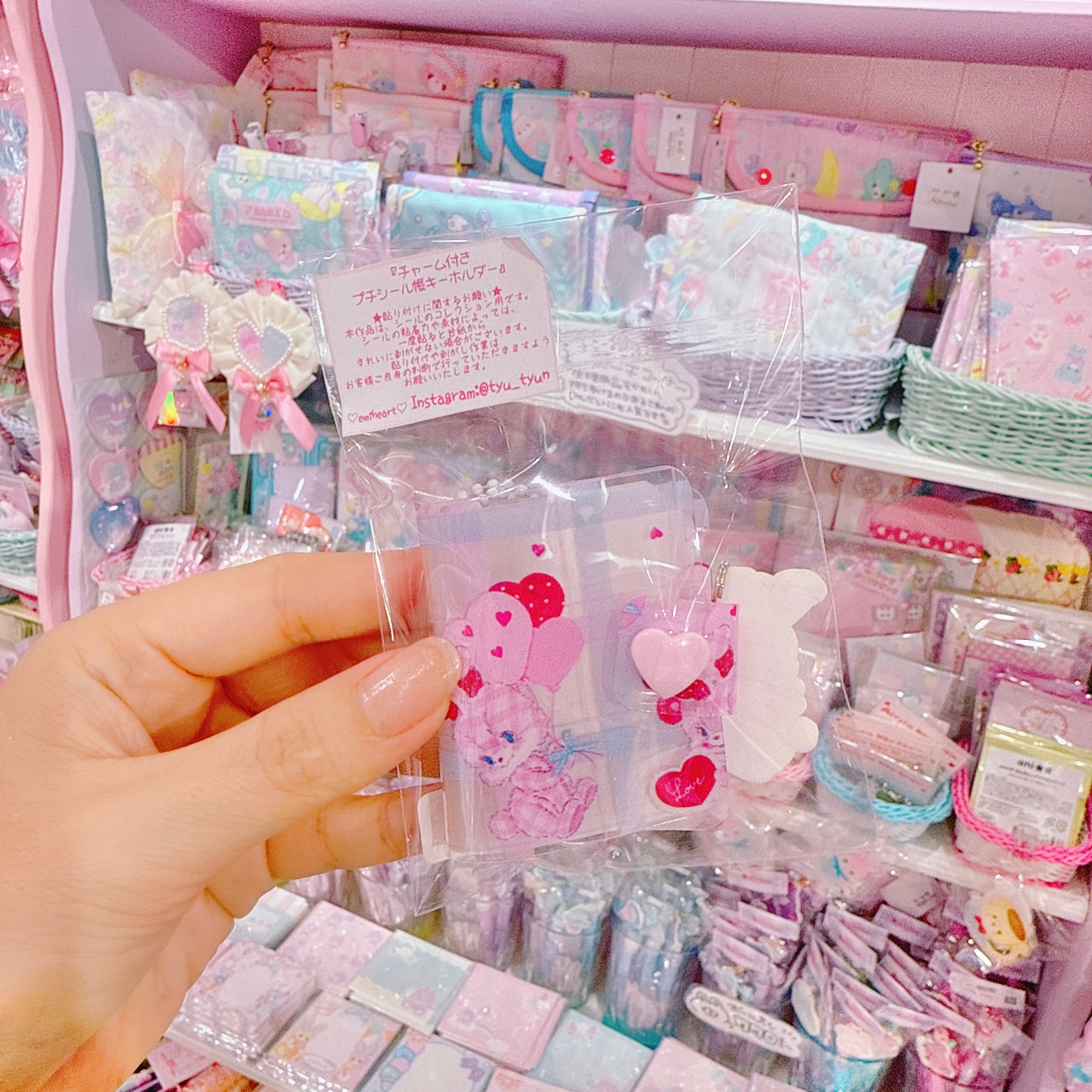 【R7】42-12チャーム付きプチシール帳キーホルダー(台紙6枚)