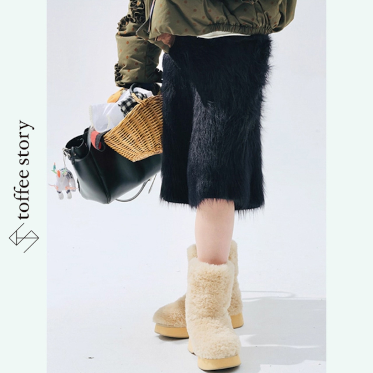 ふわ影が跳ねるブラックファージャムパンツ 《i0836》