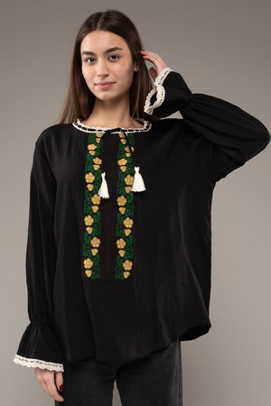 ウクライナ刺繍ヴィシヴァンカ　手刺繍　麻　レディース・フリーサイズ