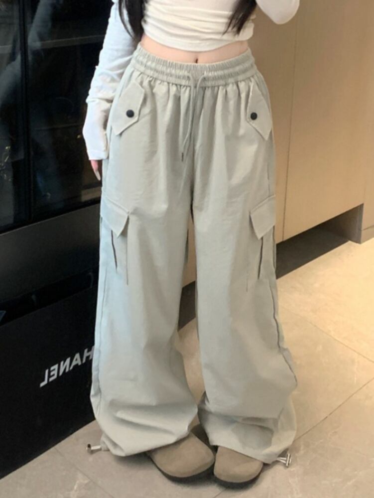 ミリタリー感満載のカジュアルに履きこなすレディースカーゴワイドパンツ 大人 おしゃれ 大きいサイズ 韓国 CH9784