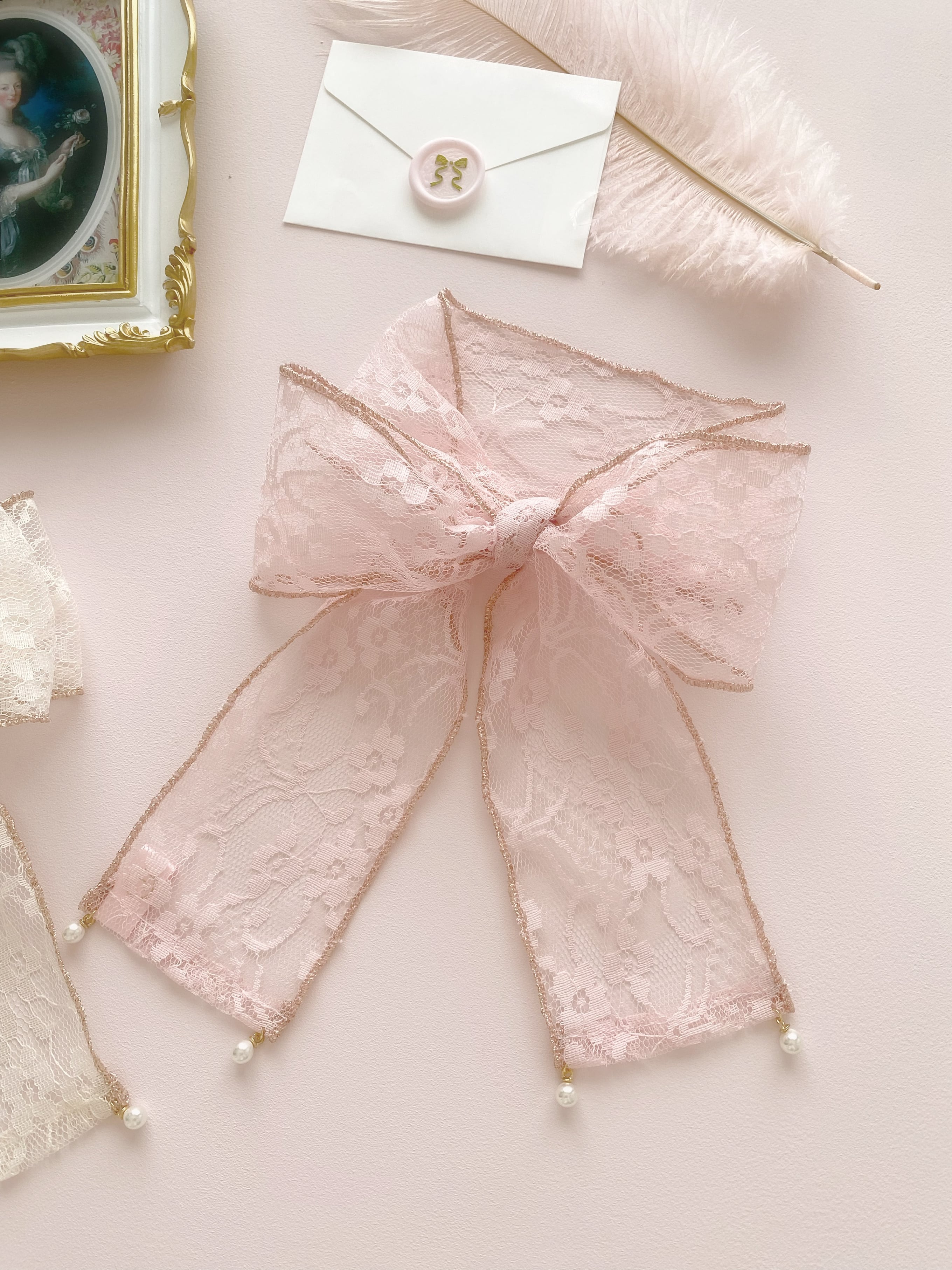 Lavallière lace scarf