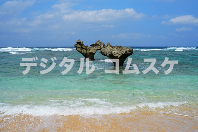komusuke07_1_海・川・滝_021_今帰仁 古宇利島ハートロック（1枚シリーズ）