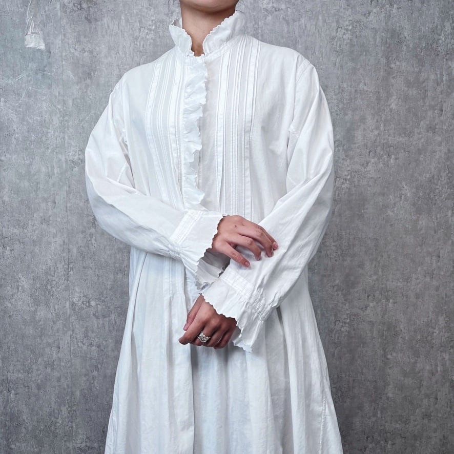 フランスアンティークのドレスの前身頃