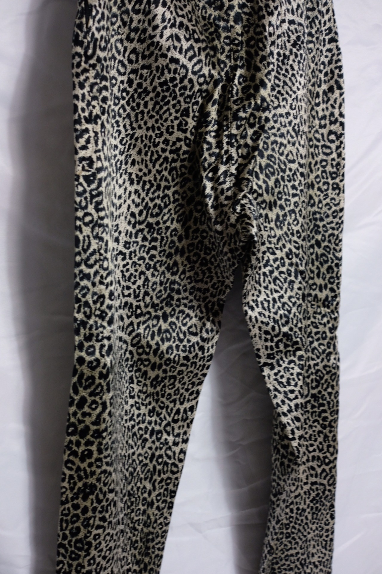 Leopard pattern tapered pants