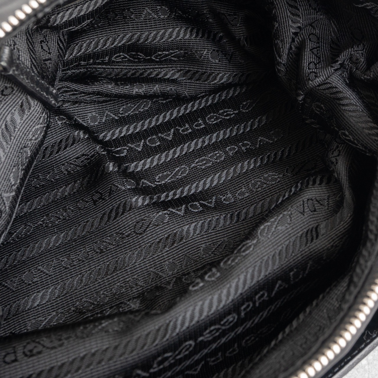 プラダ ショルダーバッグ ブラック ナイロン レザー ヴィンテージ