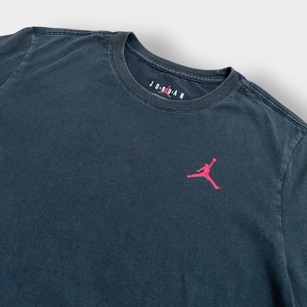 【NIKE】AIR JORDAN ジャンプマン ワンポイントロゴ フォトプリント Tシャツ NBA シカゴ・ブルズ Bulls くすみカラー マイケルジョーダン バスケ ナイキ US古着