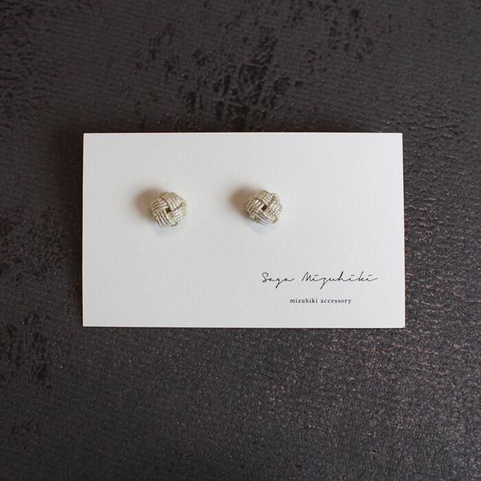 水引ピアス 水引アクセサリー 玉結び 日本製 シルバー ホワイトパール 上品 ドレス 着物 結婚式 パーティー 軽い