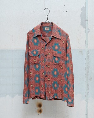 vintage “WINGS” paisley patterned rayon open collar shirt / dual flap chest pockets