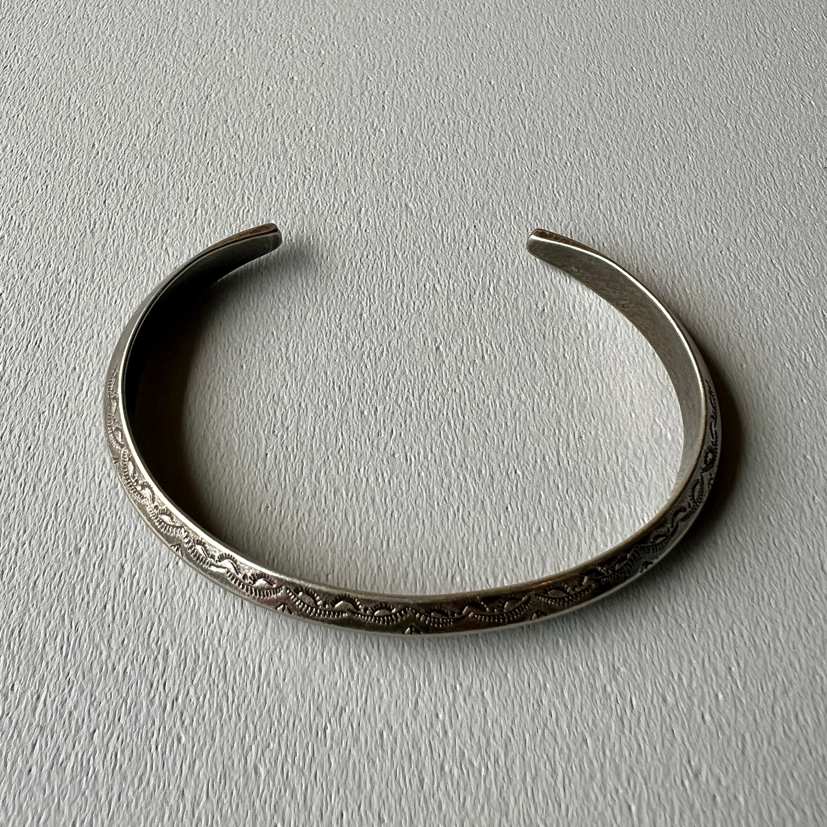 OVER THE DAY TOKYO | NATIVE STYLE ENGRAVED BANGLE | オーバザデイ