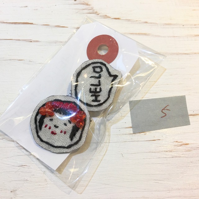 刺繍ブローチ　こけしちゃん&ハロー