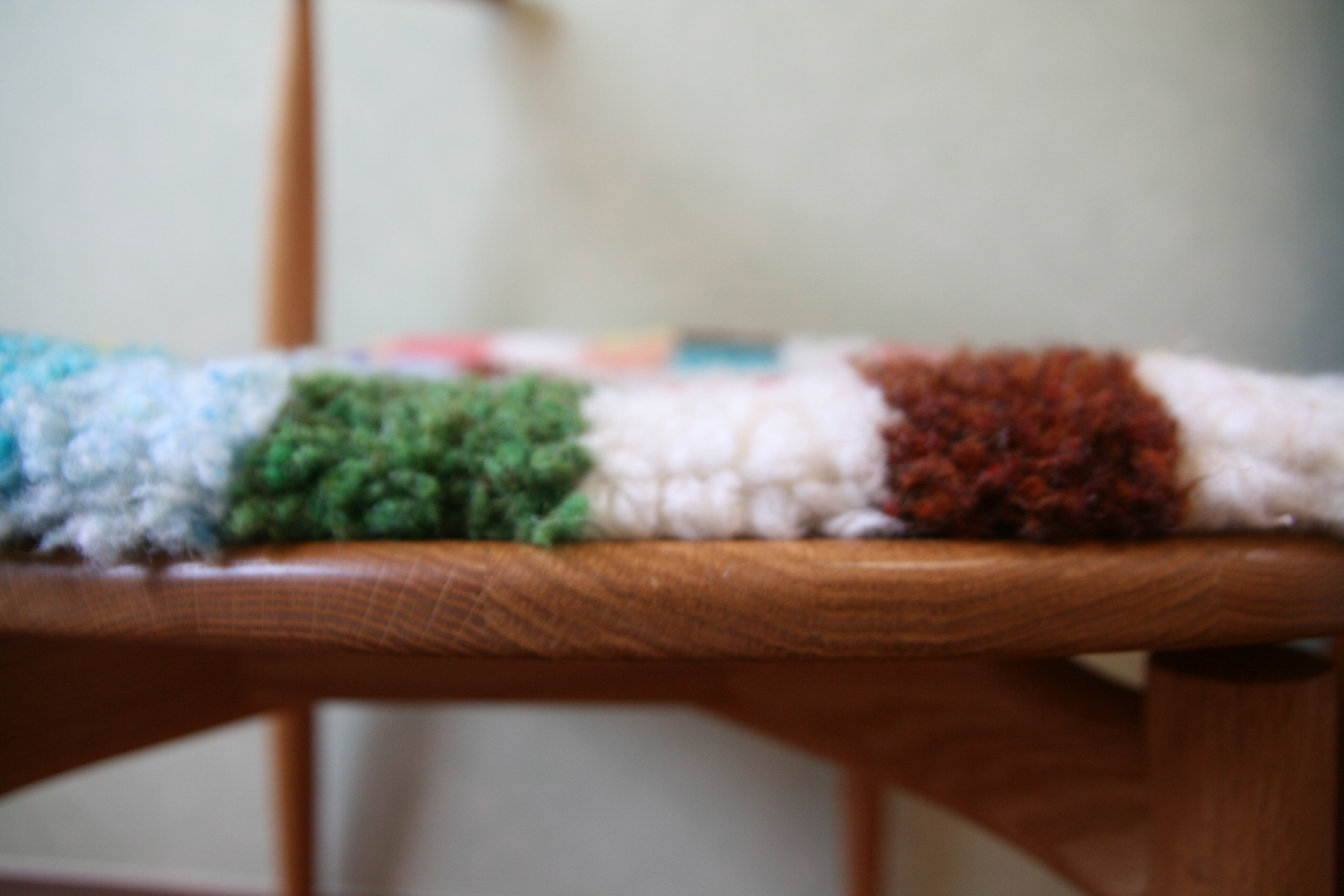 ノッティングチェアマット ホームスパン（手紡ぎ手織り）【パッチ