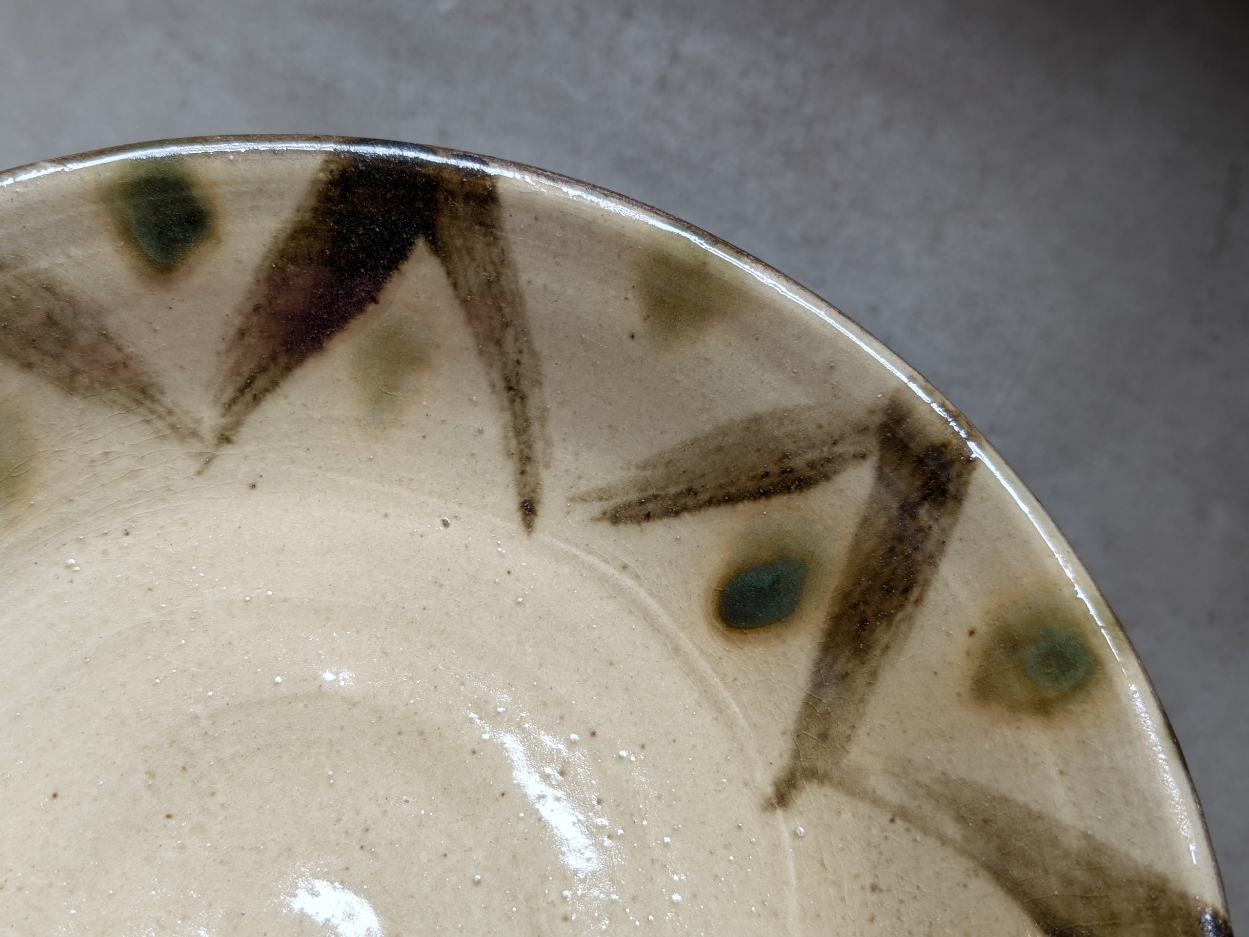 やちむん【一点もの】 8.5寸皿（幾何学紋様） | 照屋窯 | inoya